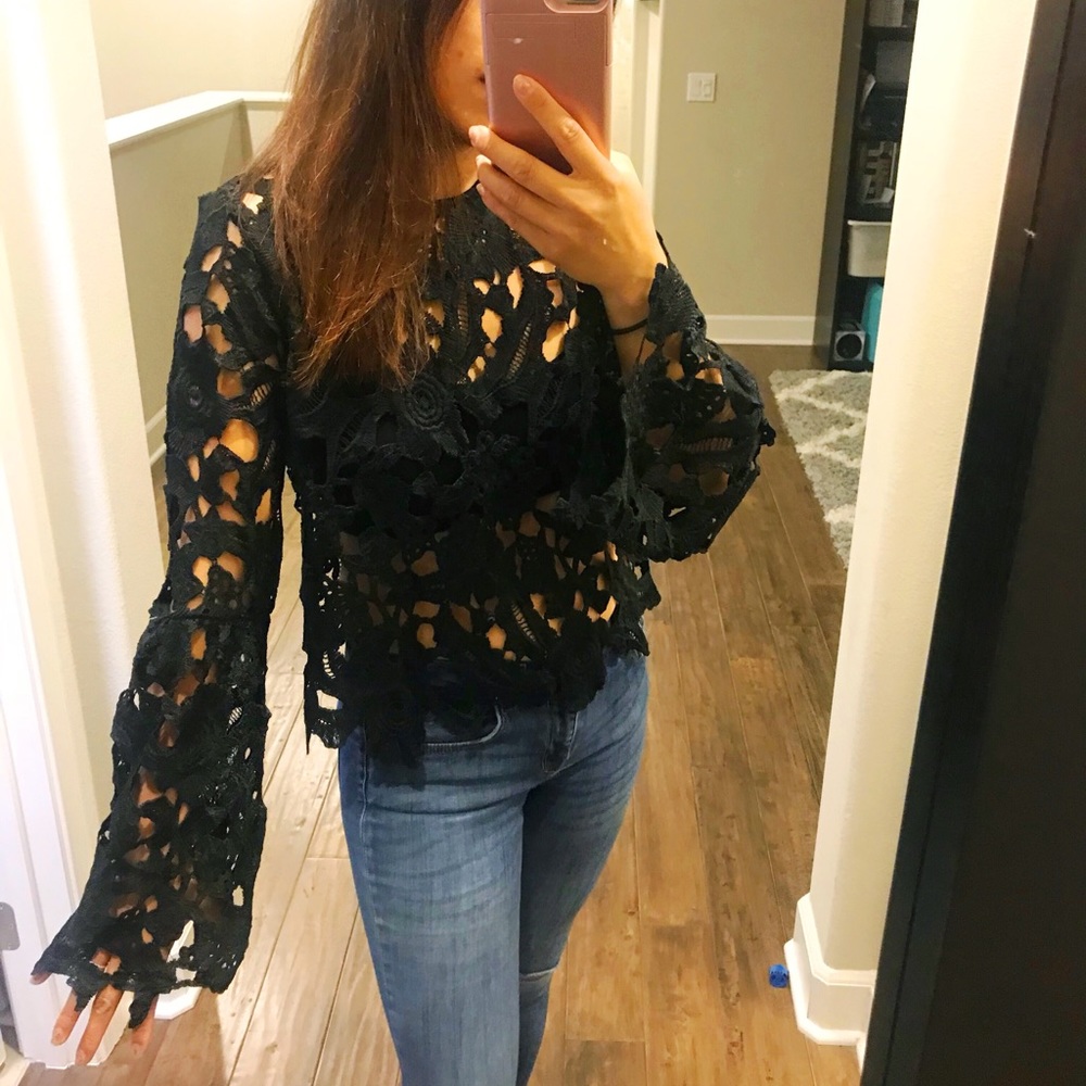 LAST 1! Beautiful lace crochet bell sleeve top - Picture 6 of 6
